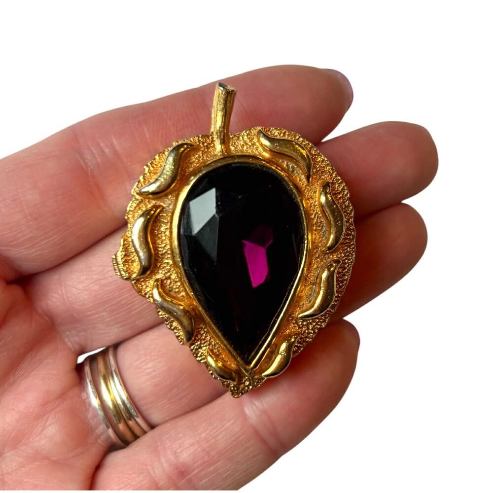 Vintage Florenza Trinket Pill Box Leaf Amethyst Glass Faceted Gold Tone Stashbox
